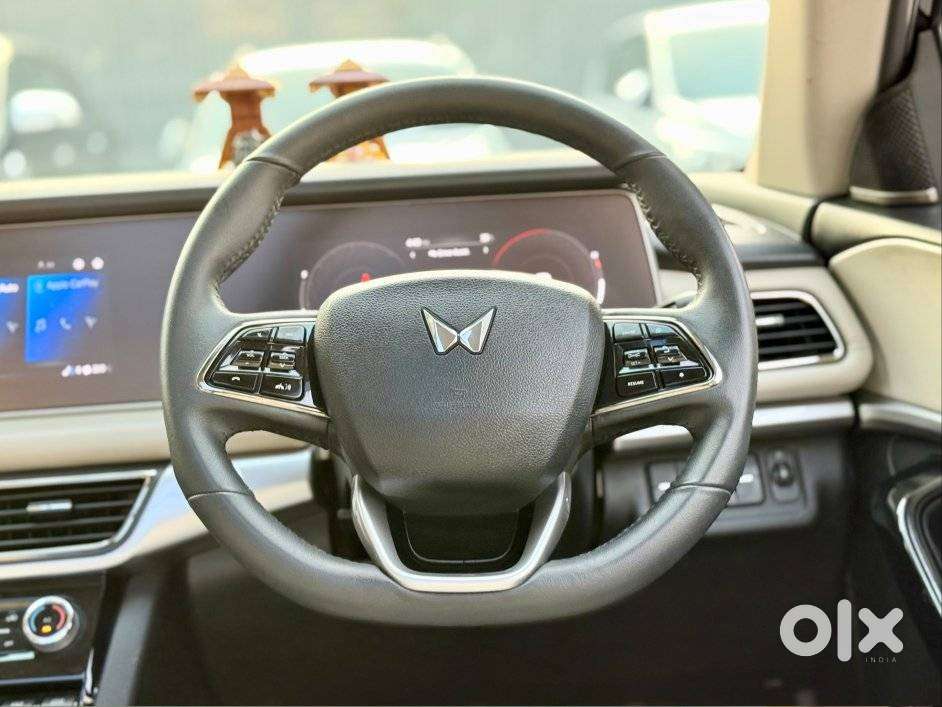 Mahindra Xuv700 2.2 Ax 7 Diesel At Luxury Pack Str Awd, 2025, Diesel
