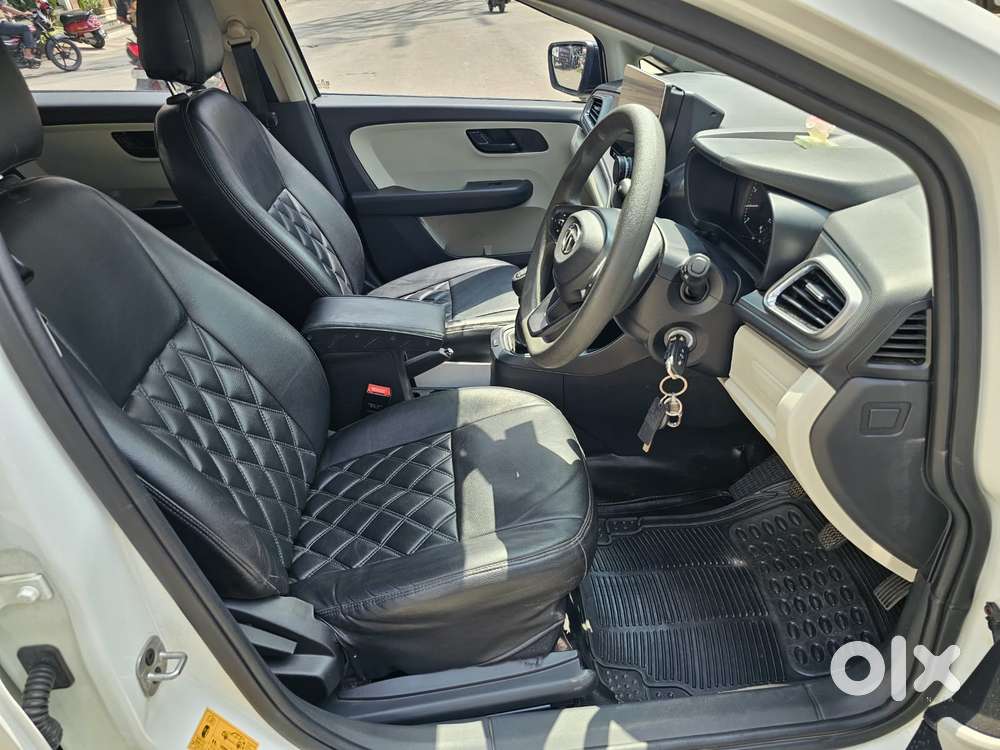 Tata Altroz 1.2 Xm Plus, 2023, Petrol