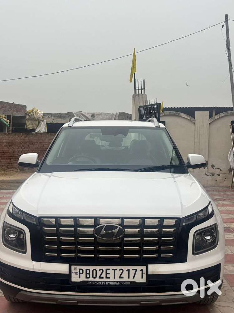 Hyundai Venue 2024 Petrol 32340 Km Driven