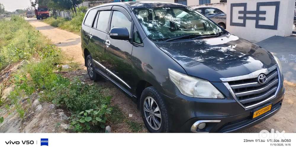 Toyota Innova 2015