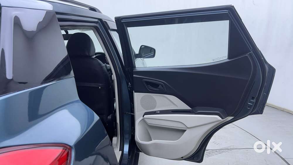 Mahindra Xuv300 1.2 W6 Amt Petrol, 2023, Petrol