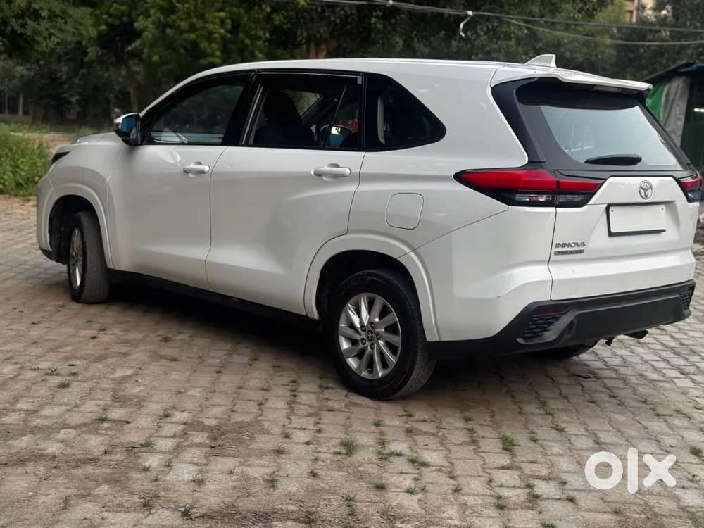 Toyota Innova Hycross, 2023, Petrol