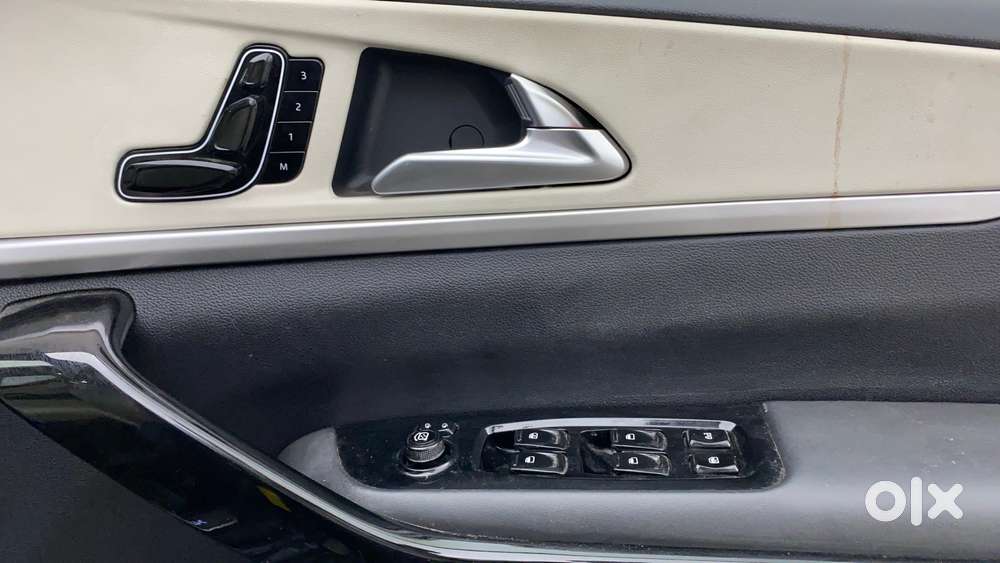 Mahindra Xuv700 2.2 Ax 7 Diesel At Luxury Pack Str, 2022, Diesel