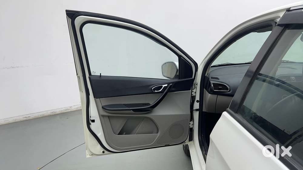 Tata Tiago Xza, 2018, Petrol