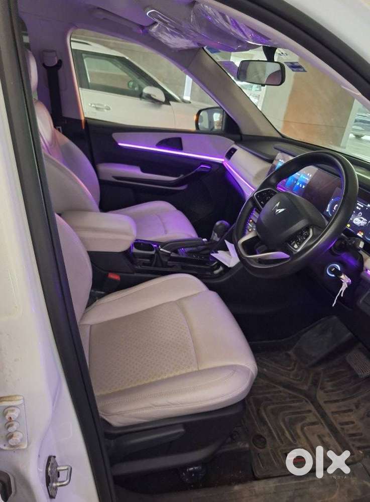 Mahindra Xuv700 2.0 Ax 5 Petrol At Str, 2021, Petrol