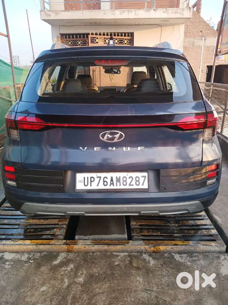 Hyundai Venue 2022 Petrol 40500 Km Driven