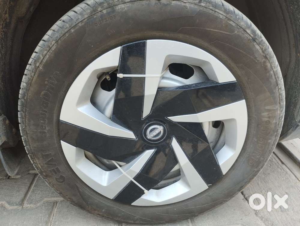 Nissan Magnite Kuro Edition Petrol Amt, 2024, Petrol