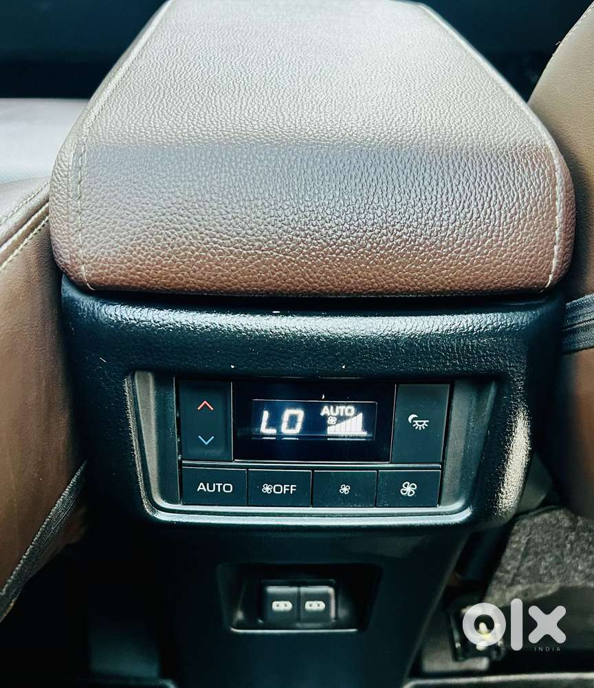 Toyota Innova Hycross