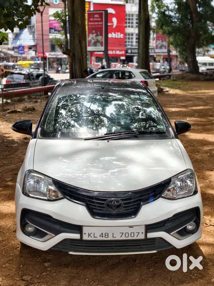 Toyota Etios Liva V 2018 Dual Tone