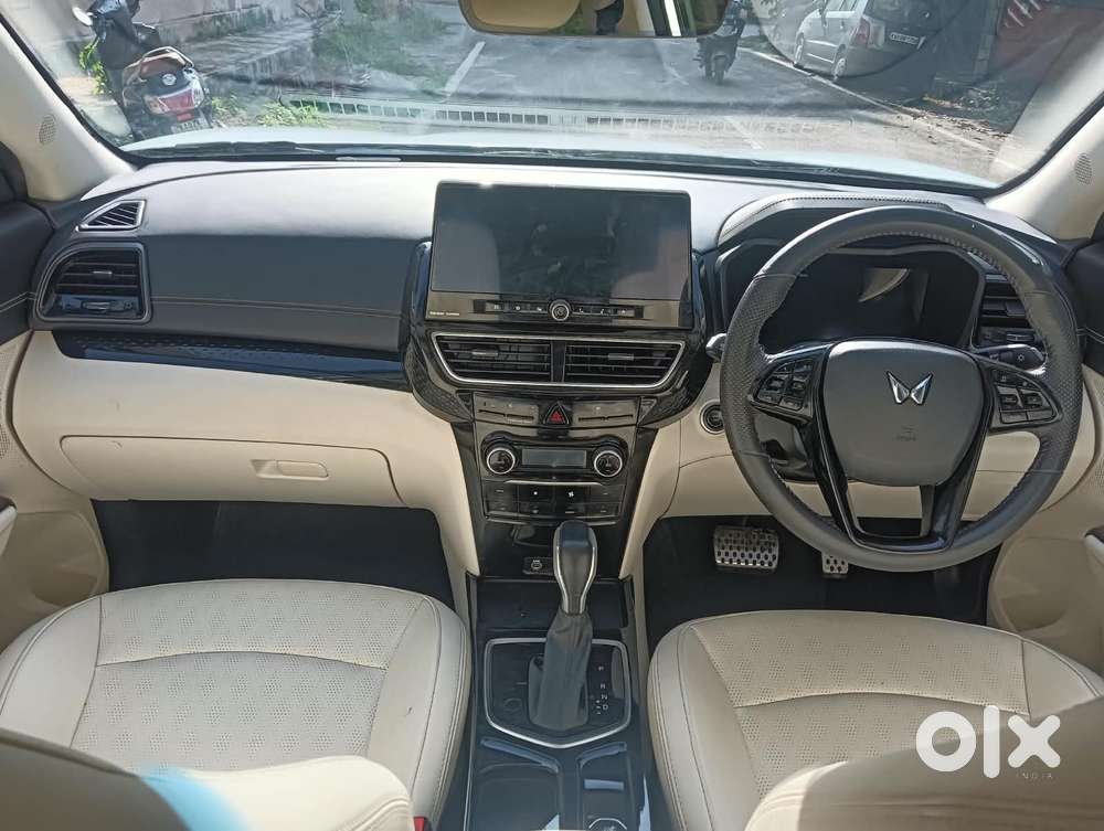 Mahindra Xuv 3xo Ax7l 1.2 Petrol At (pg), 2024, Petrol