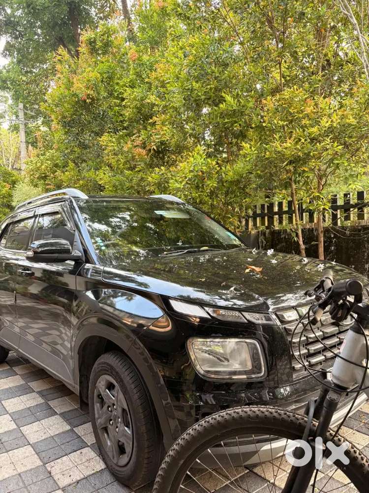 Hyundai Venue 2024 Diesel Well Maintained