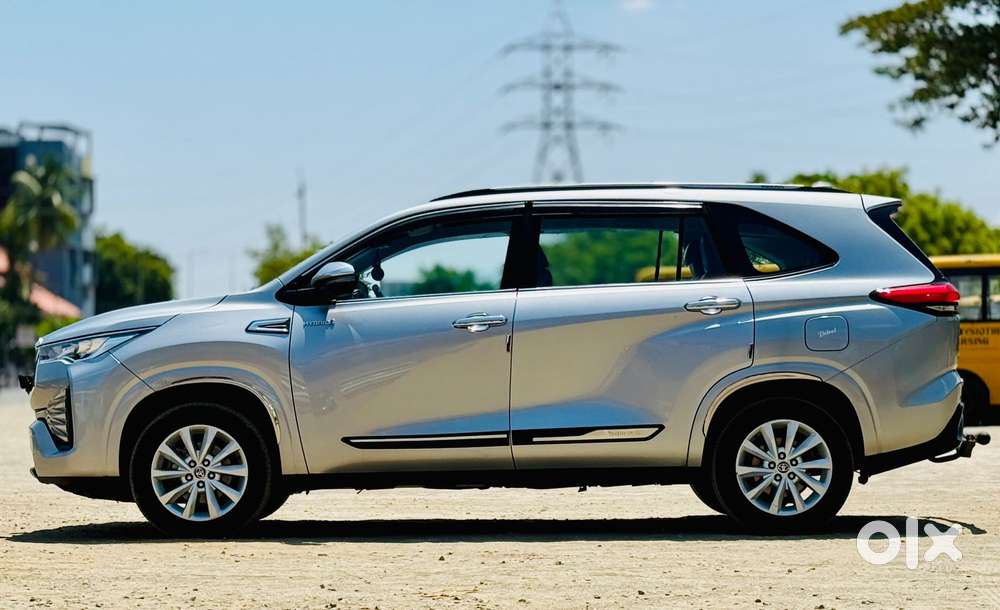 Toyota Innova Hycross 2.0 Vx Hybrid 7 Str, 2023, Petrol
