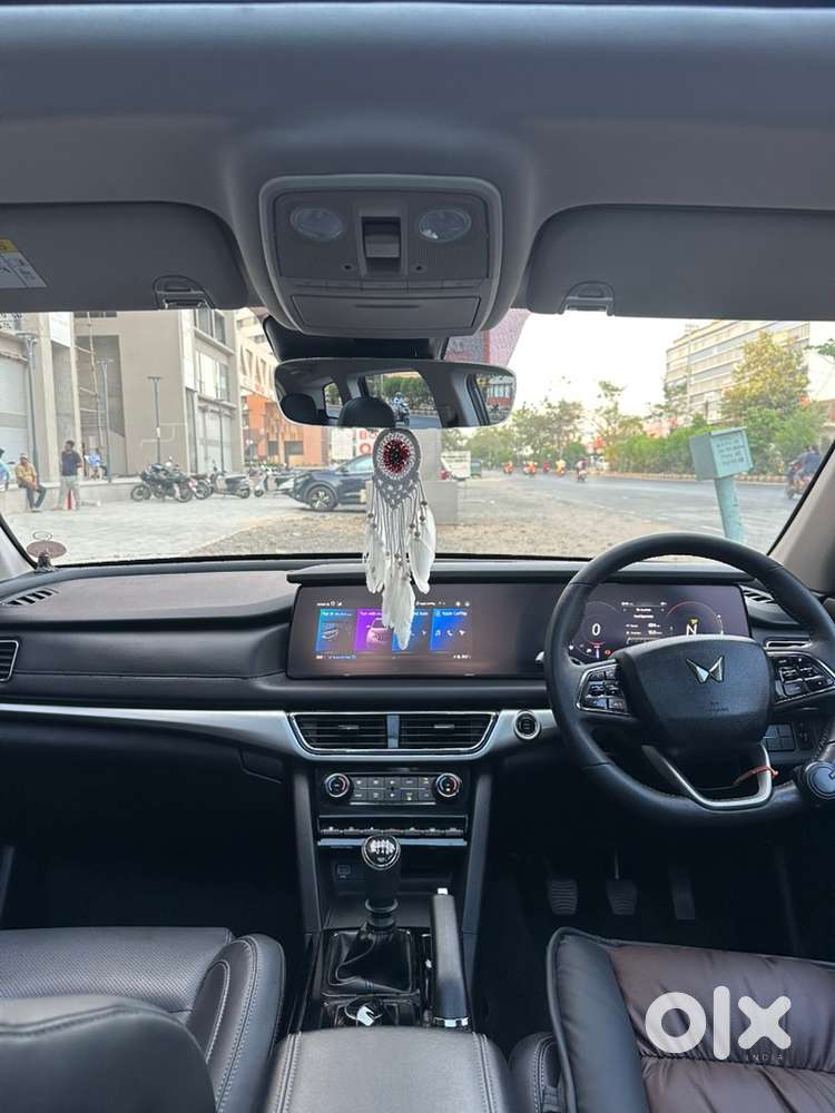 Mahindra Xuv700 2025 Diesel Well Maintained