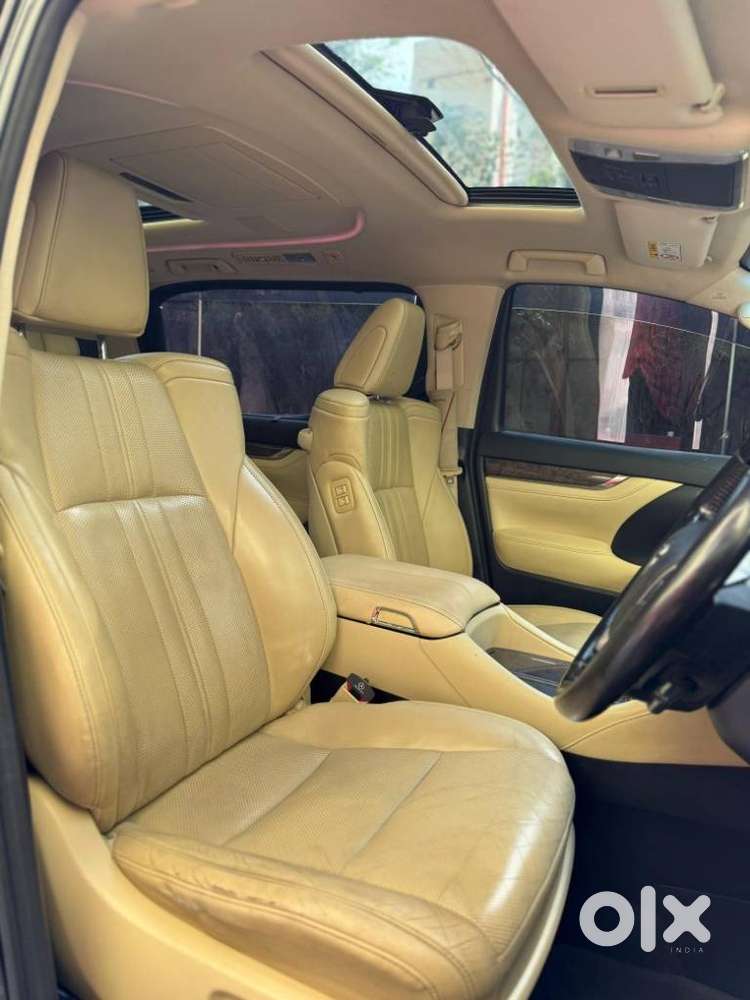 Toyota Vellfire 2.5 Executive Lounge, 2020, Petrol