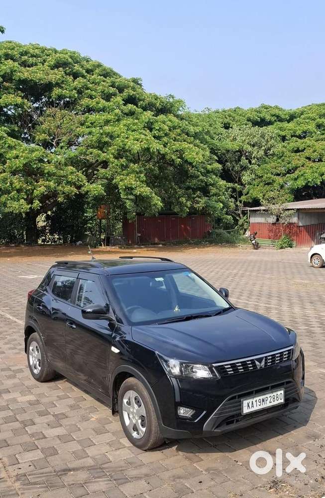Mahindra Xuv300 2024 Petrol Well Maintained