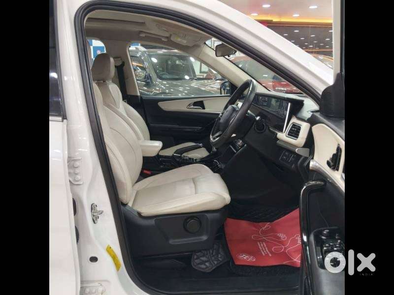 Mahindra Xuv700 2.0 Ax 7 Petrol At Luxury Pack Str, 2022, Petrol