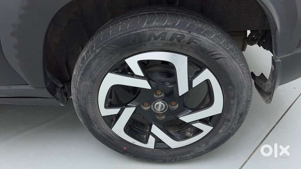 Nissan Magnite 1.0 Xv Premium, 2023, Petrol