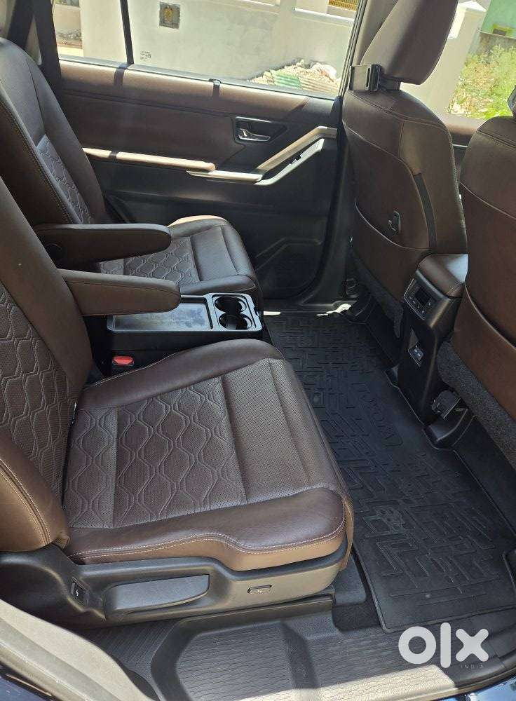 Toyota Innova Hycross 2.0 Zx (o) Hybrid 7 Str, 2023, Petrol