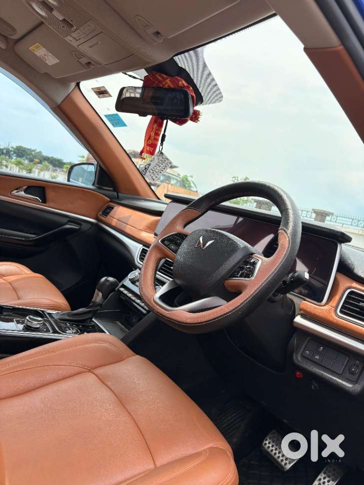 Mahindra Xuv700 2.0 Ax 7 Petrol At Str, 2022, Petrol