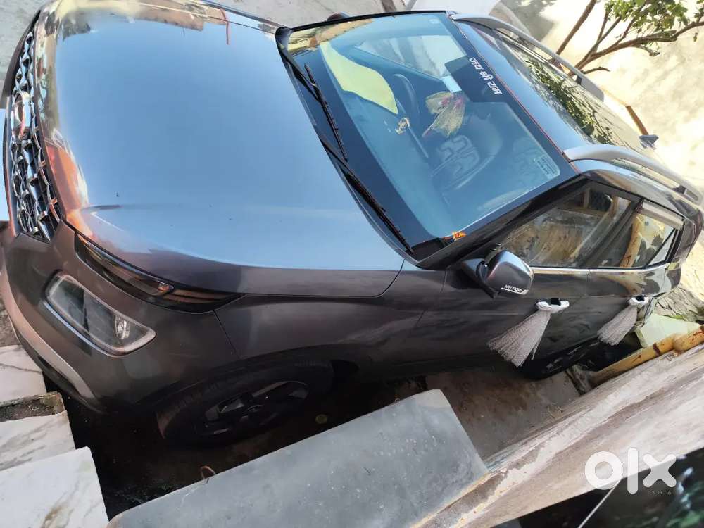 Hyundai Venue 2019 Diesel 105000 Km Driven Well Maintained.
