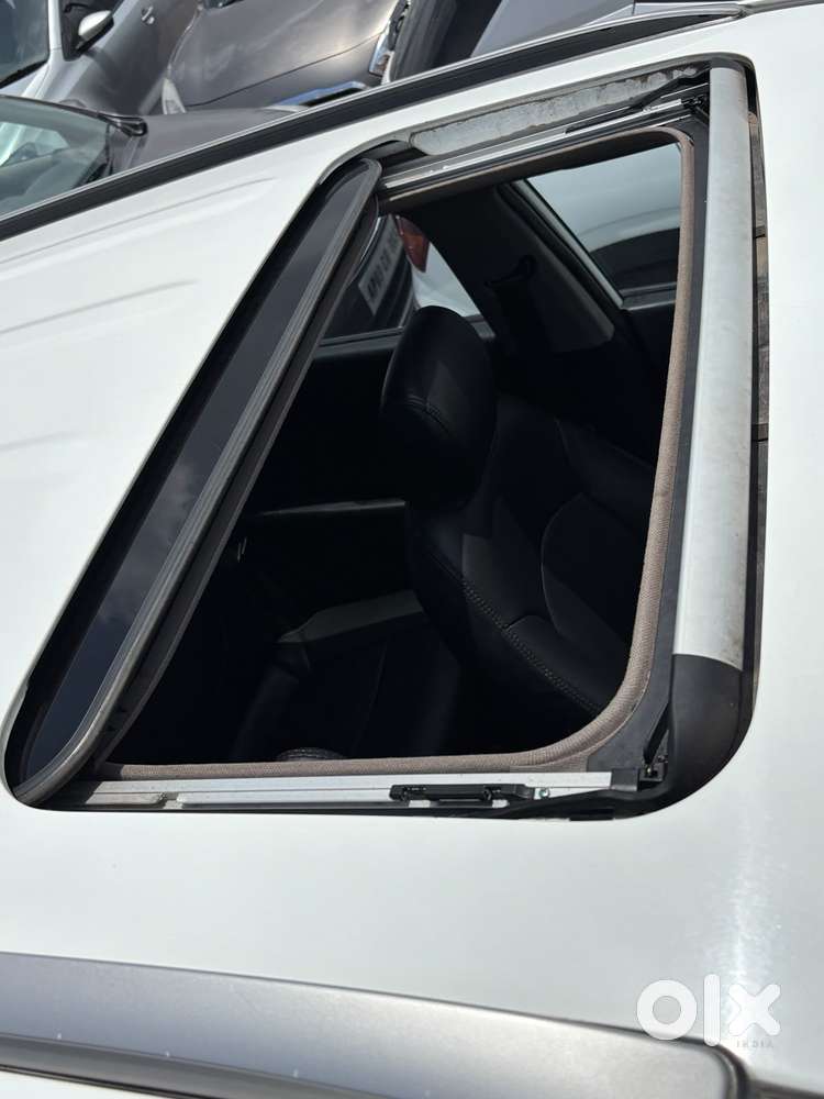 Mahindra Xuv300 W6 Amt Diesel, 2023, Diesel