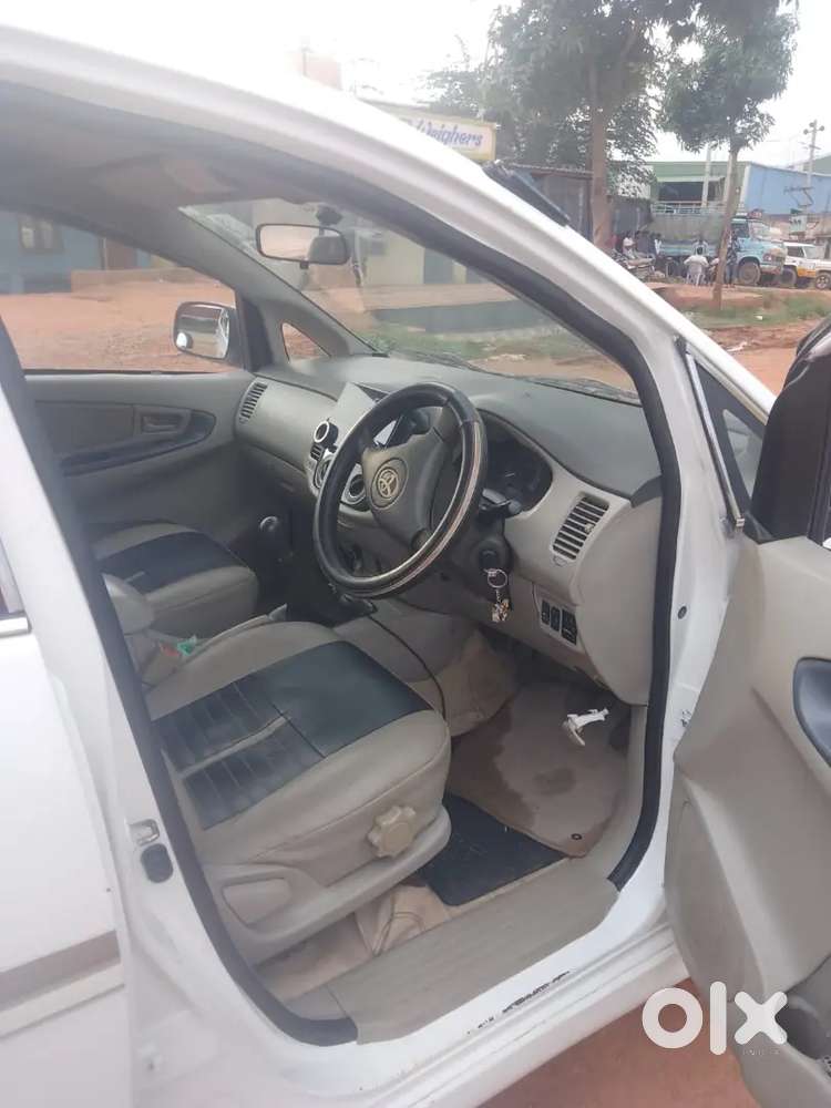 Toyota Innova 2.5 G Diesel  2010 Model  7-seater