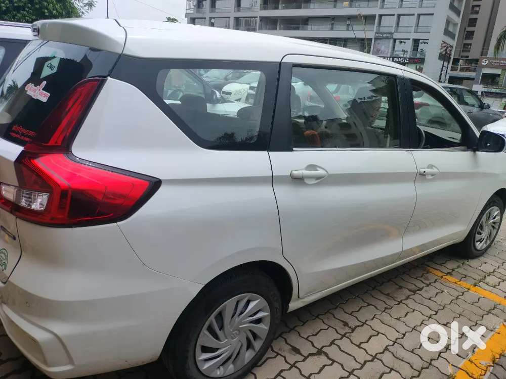 Maruti Suzuki Ertiga 7 Seater Smart Hybrid First Owner White Color