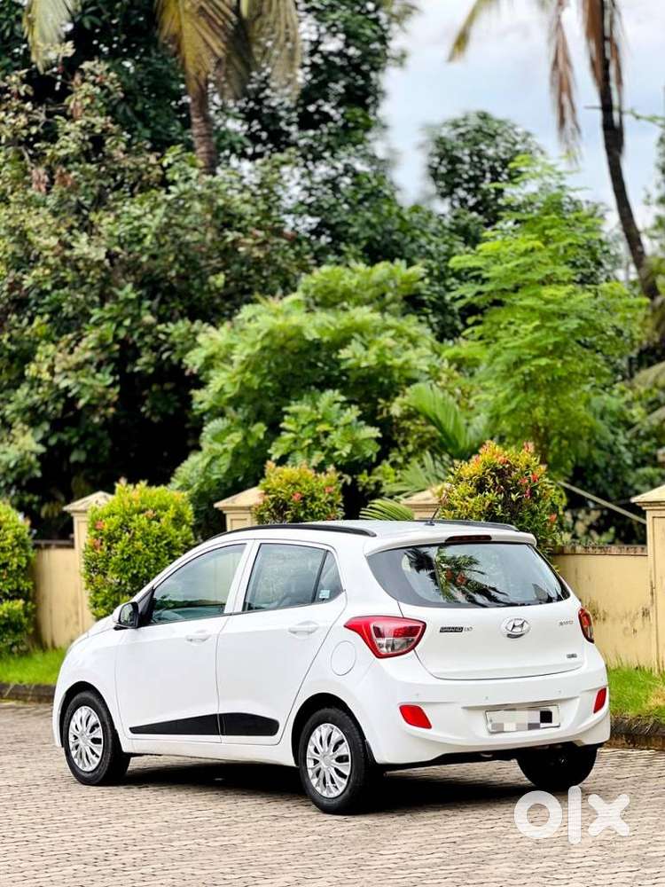 Hyundai Grand I10 Sportz, 2015, Petrol
