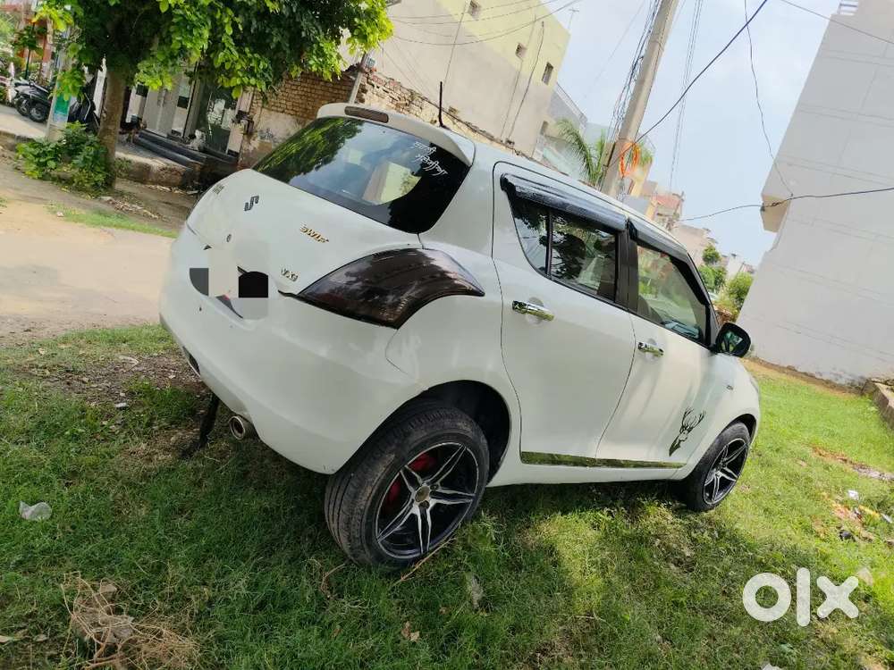 Maruti Suzuki Swift Vxi 2015 Petrol.good Alloys Tyers, Insaurance Vali