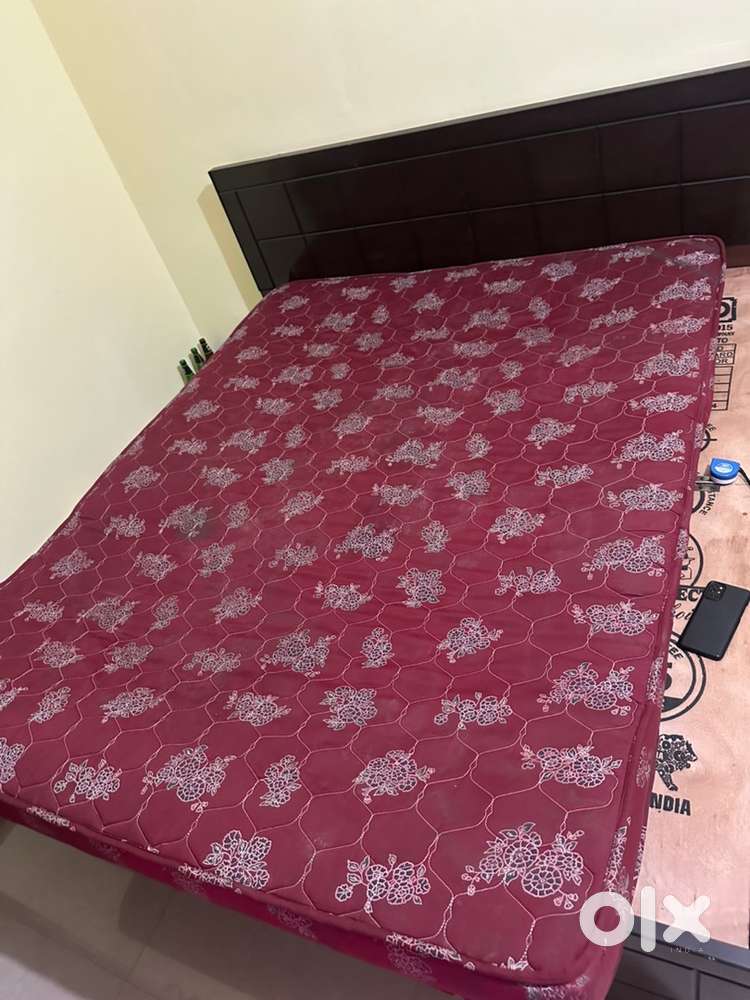 Queen size materess (gadda)