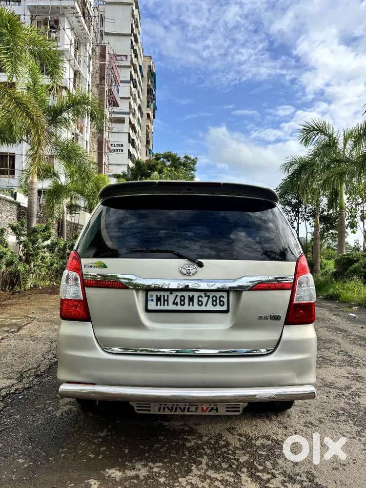 Toyota Innova 8 Str 2012