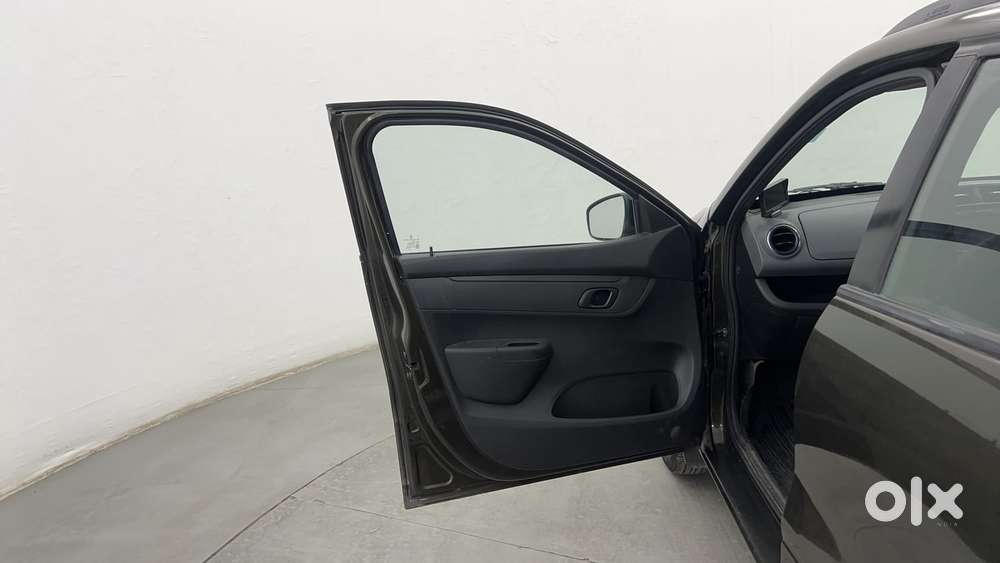 Renault Kwid 2019-ongoing 1.0 Rxt Amt (o), 2017, Petrol