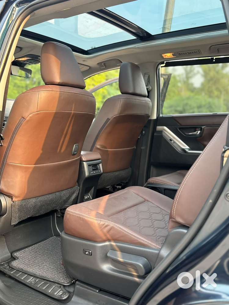 Toyota Innova Hycross 2.0 Zx (o) Hybrid 7 Str, 2025, Petrol