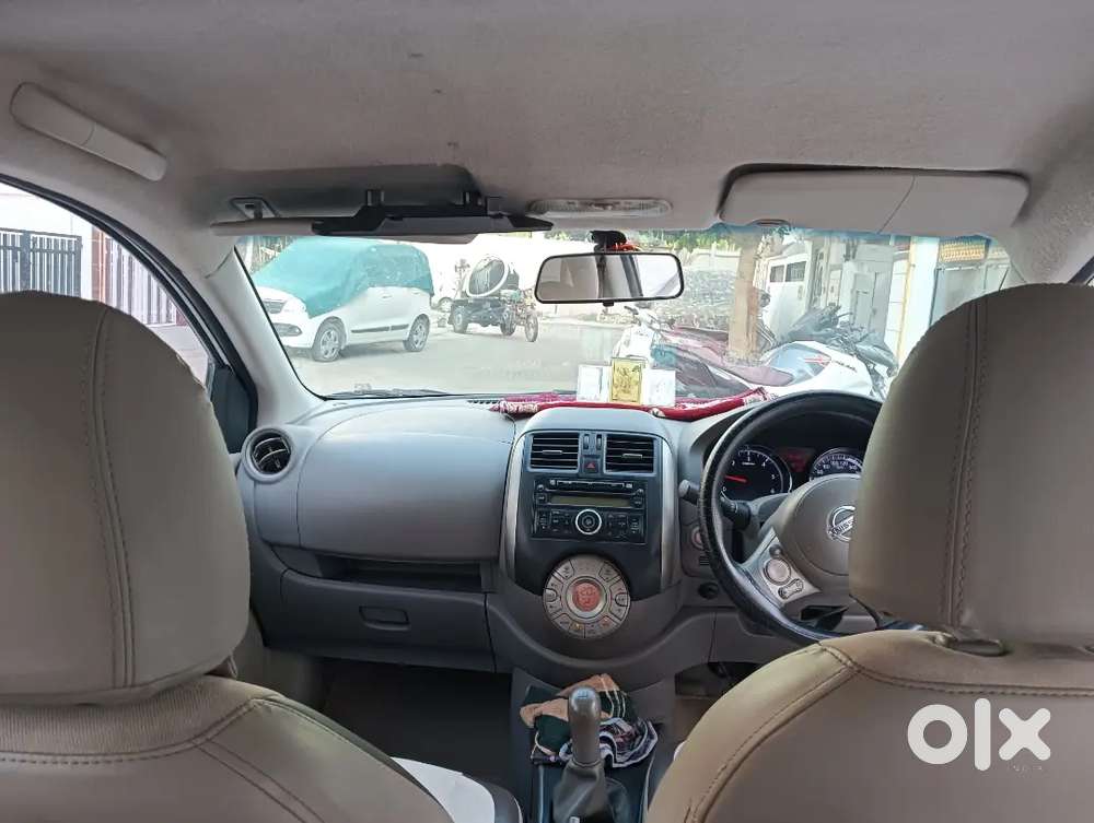 Nissan Sunny 2012