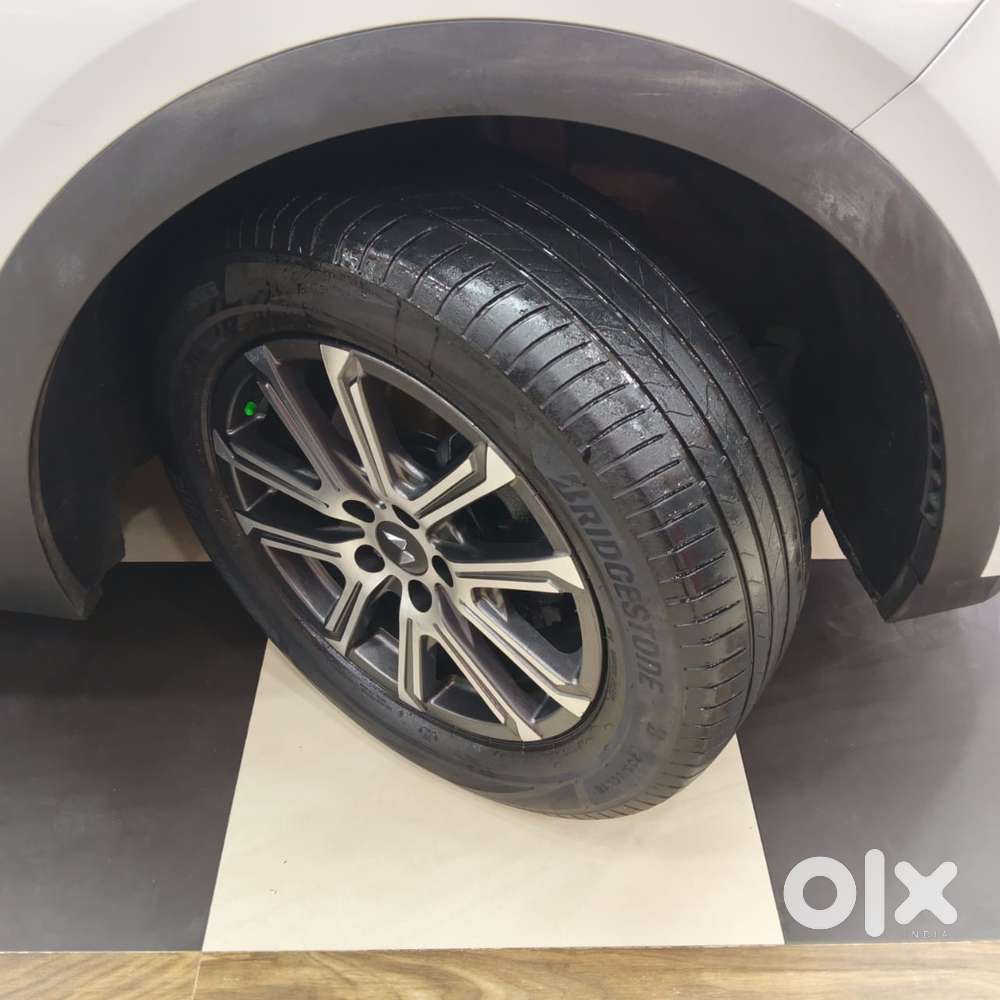 Mahindra Xuv700 2.0 Ax 7 Petrol At Str, 2022, Petrol
