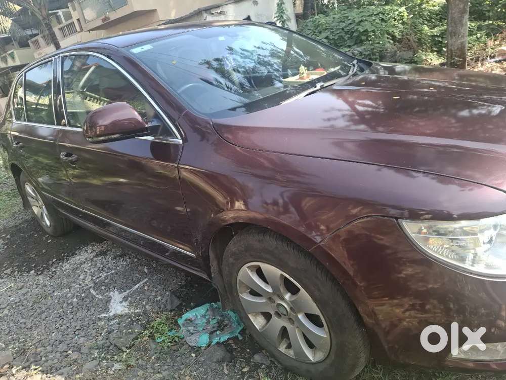 Skoda Superb 2011 Diesel Well Maintained. Sunroof Is Main Attraction