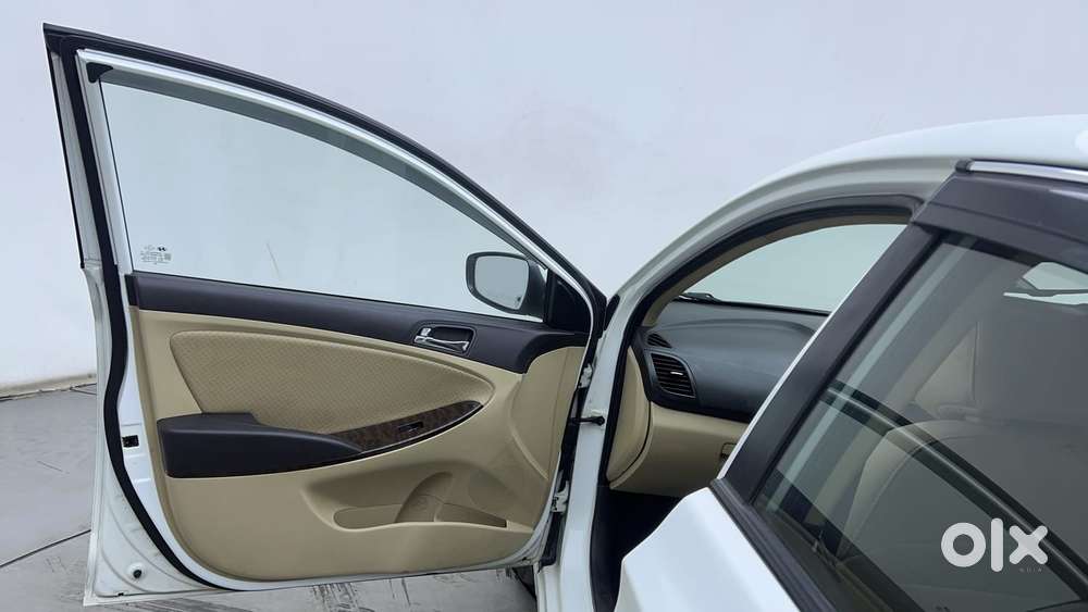 Hyundai Verna Fluidic 1.6 Vtvt Sx Automatic, 2012, Petrol