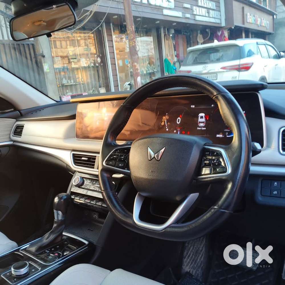 Mahindra Xuv700 2.0 Ax 7 Petrol At Luxury Pack Str, 2024, Petrol