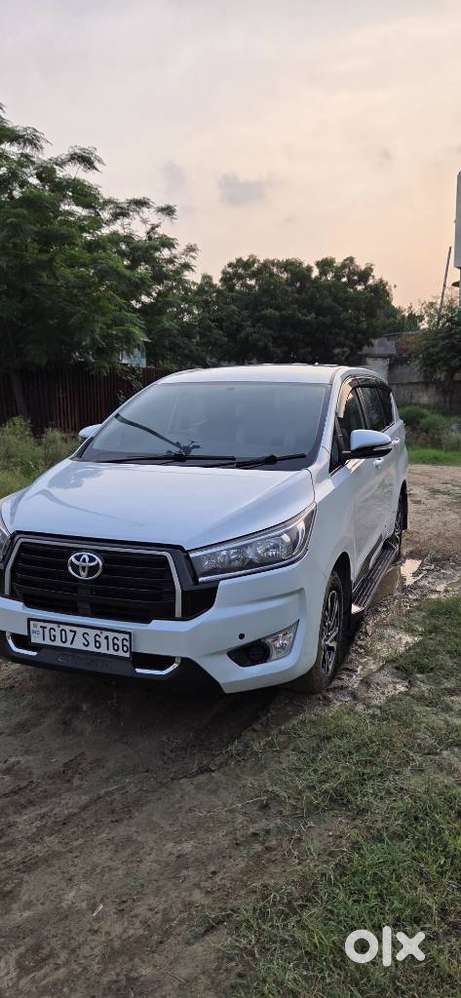 Toyota Innova Crysta [2020-ongoing] 2.4 Gx 8 Str, 2025, Diesel
