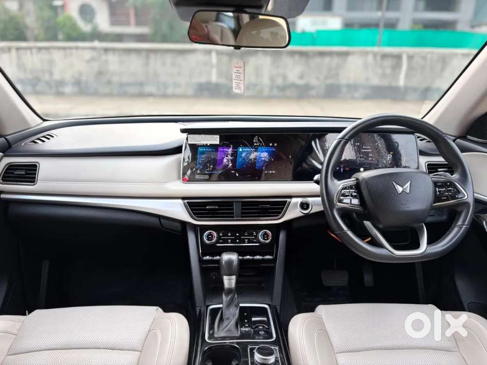 Mahindra Xuv700 2.2 Ax 7 Diesel At Luxury Pack Str Awd, 2024, Diesel