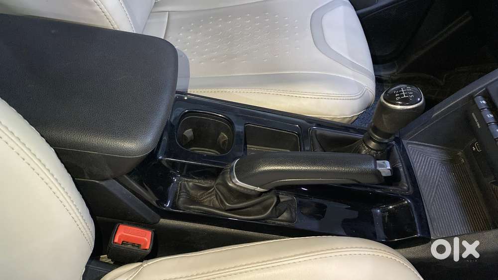 Mahindra Xuv700 2.0 Ax 3 Petrol Mt 5 Str, 2022, Petrol