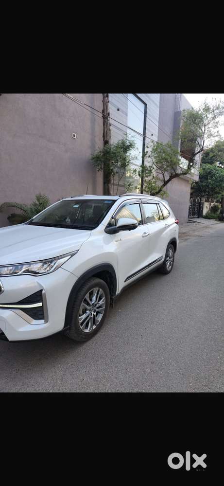 Toyota Innova Hycross 2.0 Zx (o) Hybrid 7 Str, 2024, Petrol