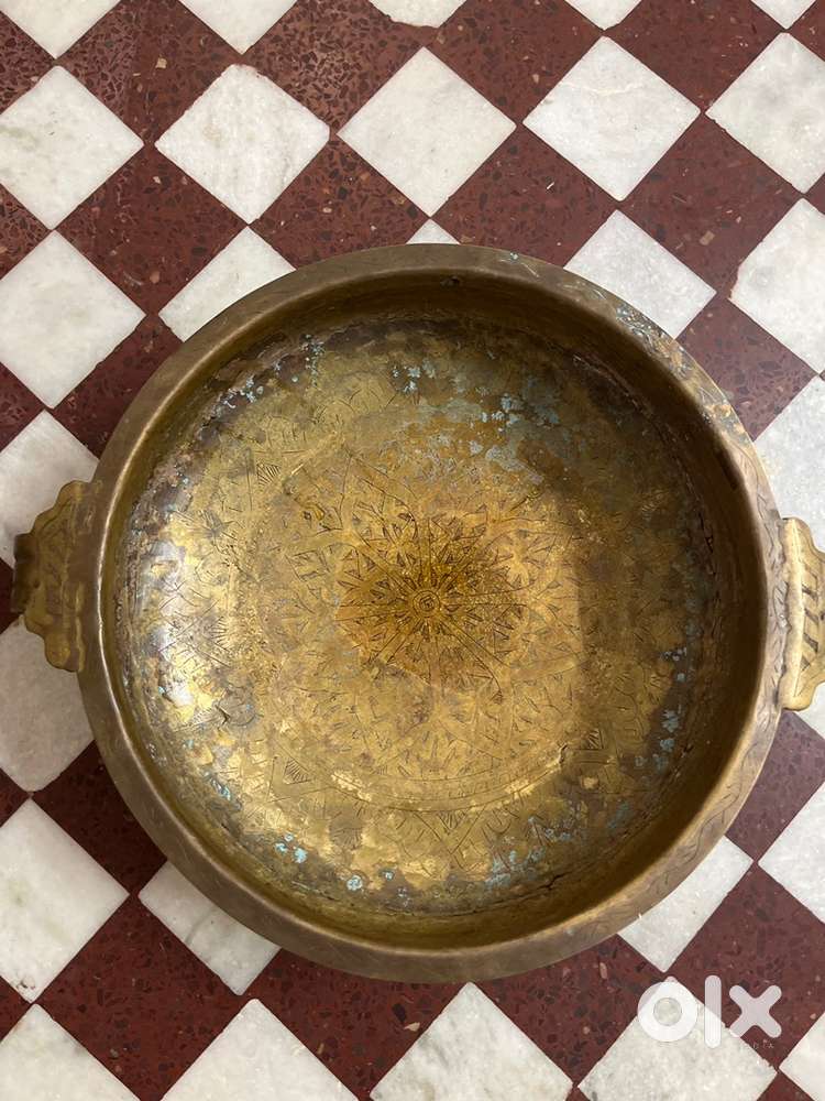Uruli.golden finish