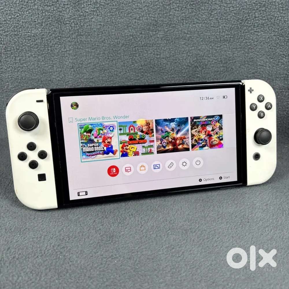 Nintendo switch White 美品 Nintendo Switch OLED model With White Joy-Con Bundled With
