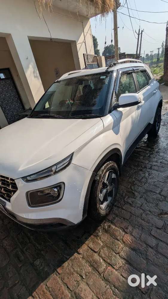 Hyundai Venue 2019 Petrol With Sunroof