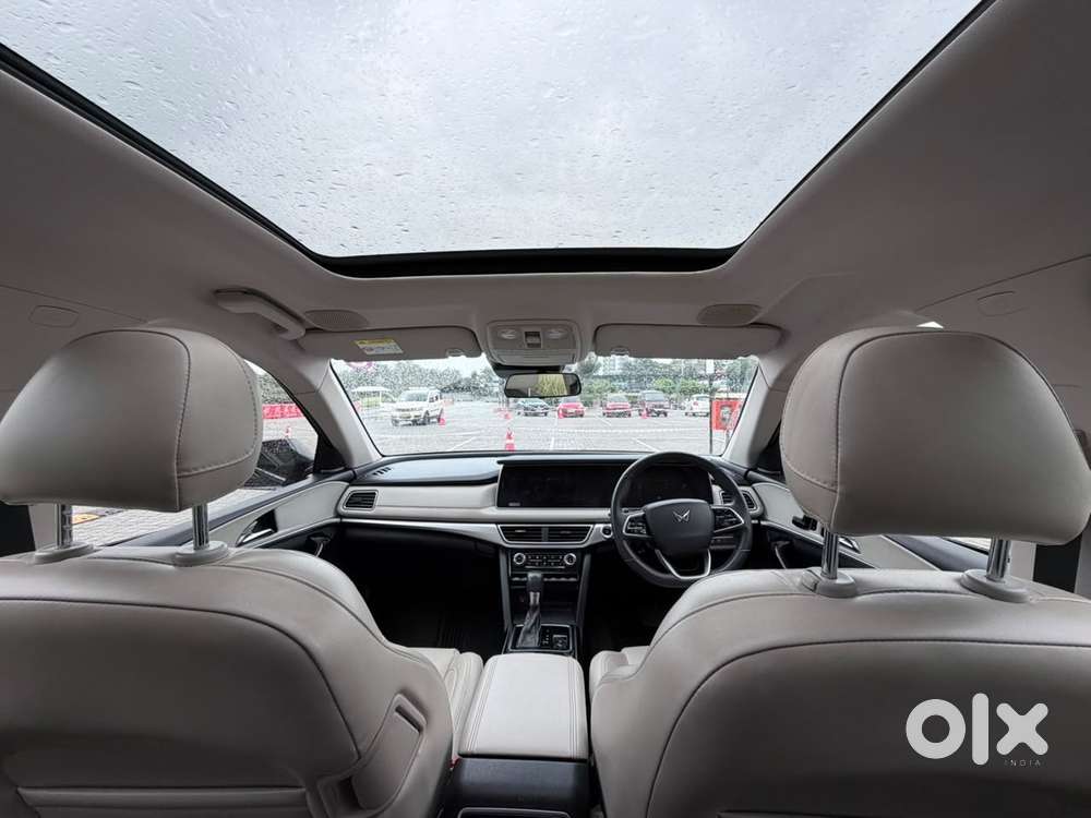 Mahindra Xuv700 2.2 Ax 7 Diesel At Luxury Pack Str, 2022, Diesel