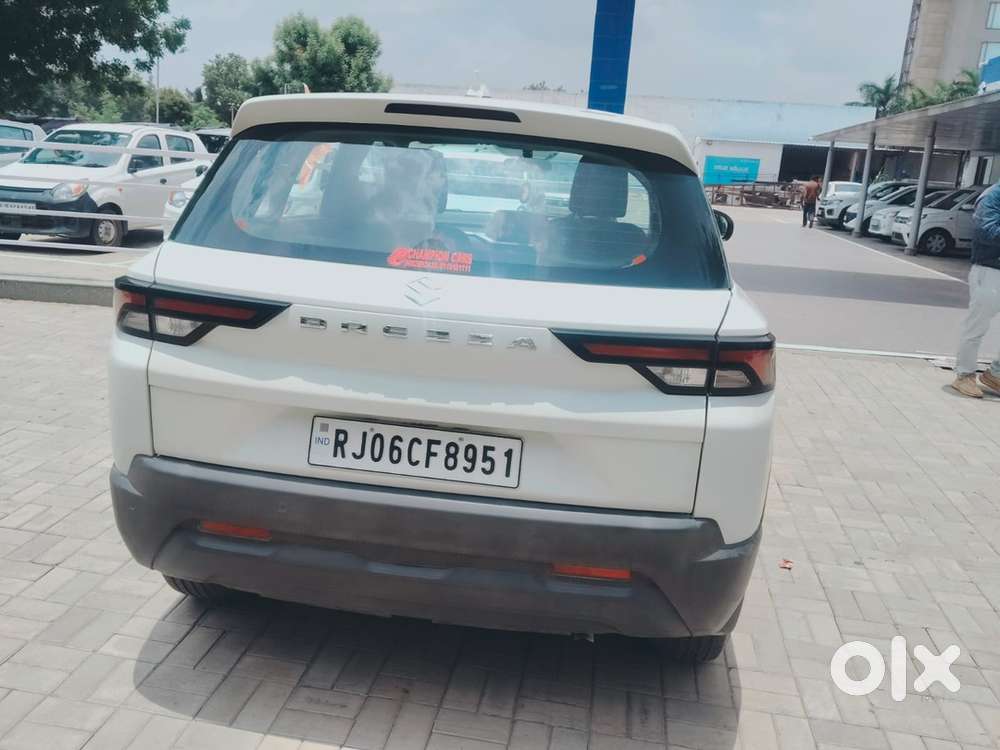 Maruti Suzuki Brezza Vxi 2024
