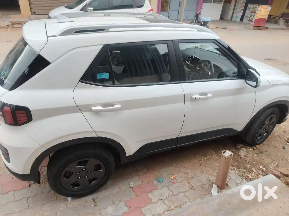 Hyundai Venue 2023 Petrol Well Maintained
