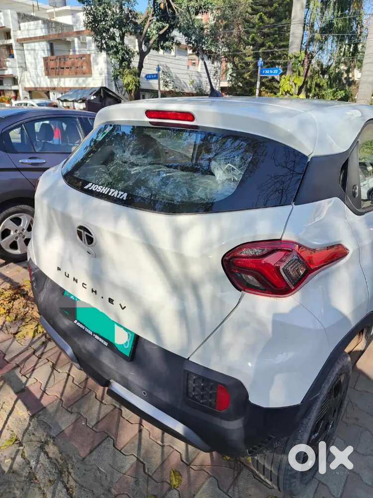 Punch Ev White 409km Arai Range