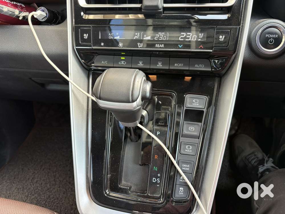 Toyota Innova Hycross 2.0 Zx Hybrid 7 Str, 2024, Petrol